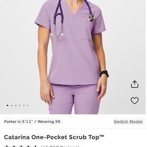 Catarina one-pocket scrub top
